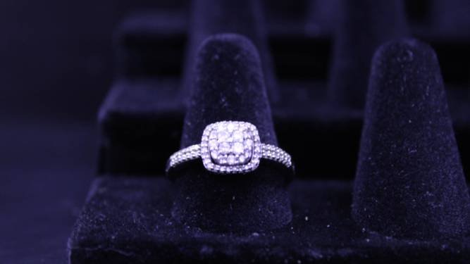 10kt White Gold Diamond Halo Cluster Ring