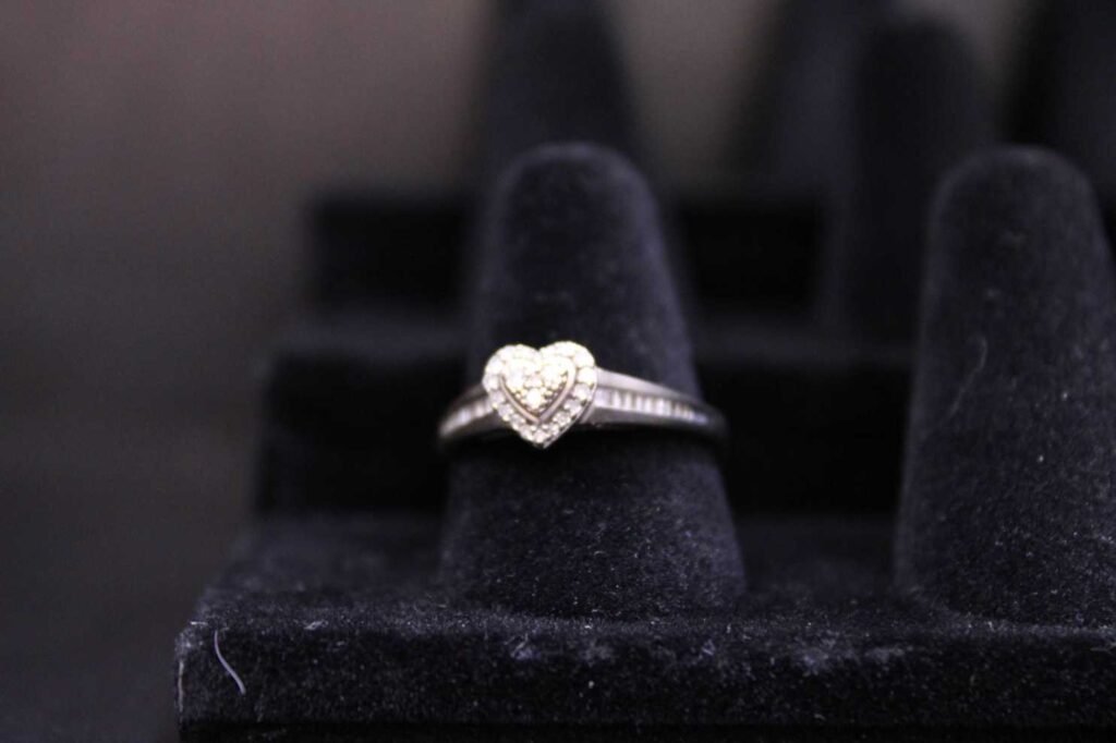 10k White Gold Diamond Heart Ring