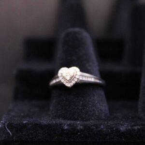 10k White Gold Diamond Heart Ring