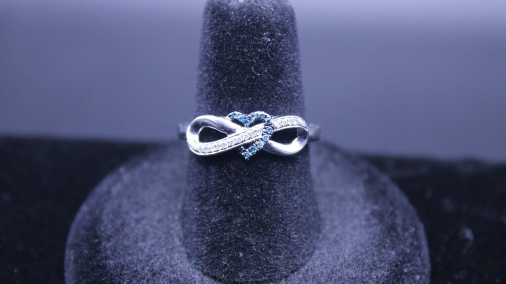 10kt White Gold Heart Infinity Ring