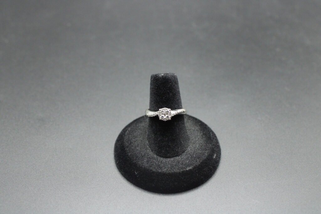 10kt White Gold Diamond Cluster Ring