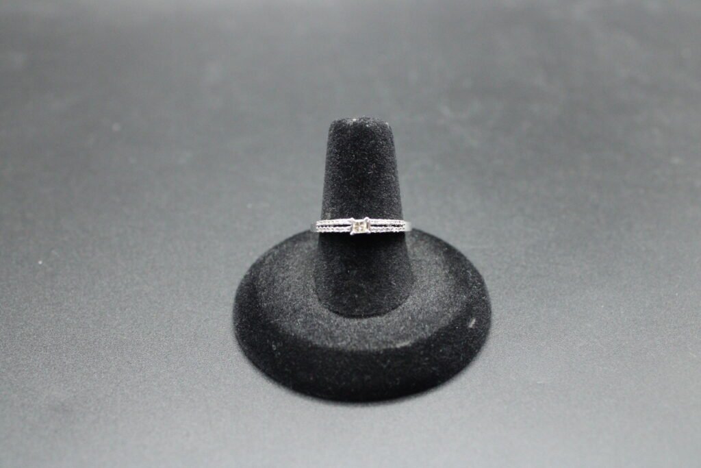 10kt White Gold Diamond Ring