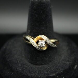 10kt Yellow Gold Diamond Swirl Ring