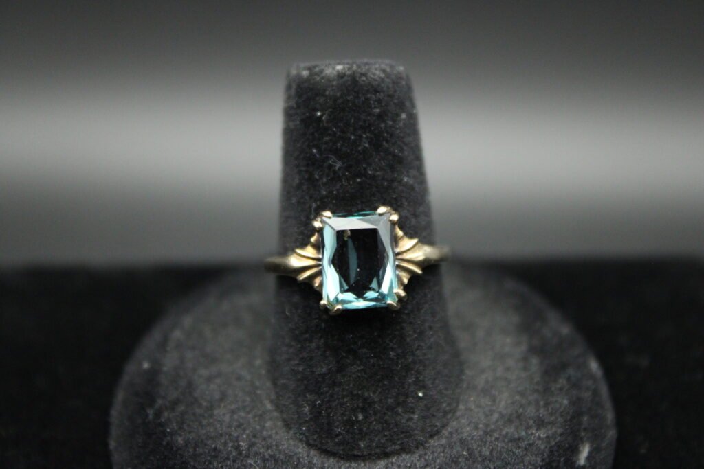 10kt Yellow Gold Blue Emerald Cut Ring