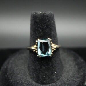 10kt Yellow Gold Blue Emerald Cut Ring