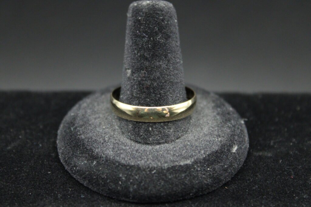 10kt Yellow Gold Band