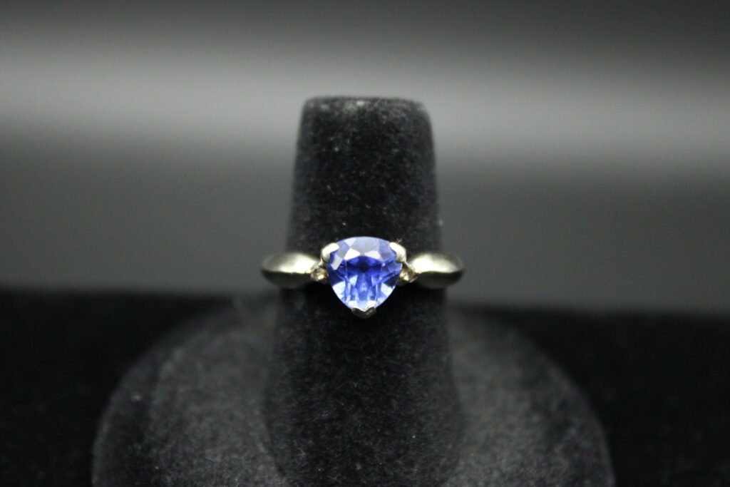 10kt White Gold Sapphire Ring