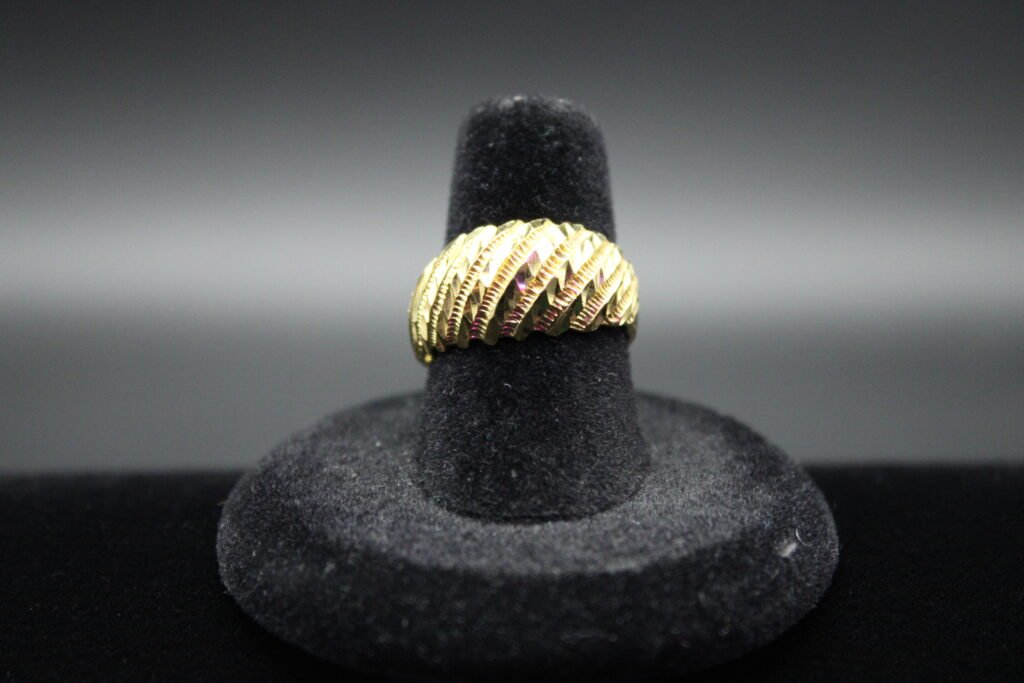 18kt Yellow Gold Diamond Cut Dome Ring