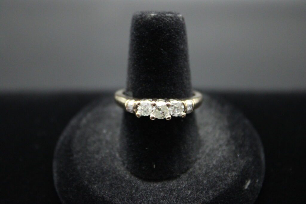 10kt Yellow Gold Diamond Ring