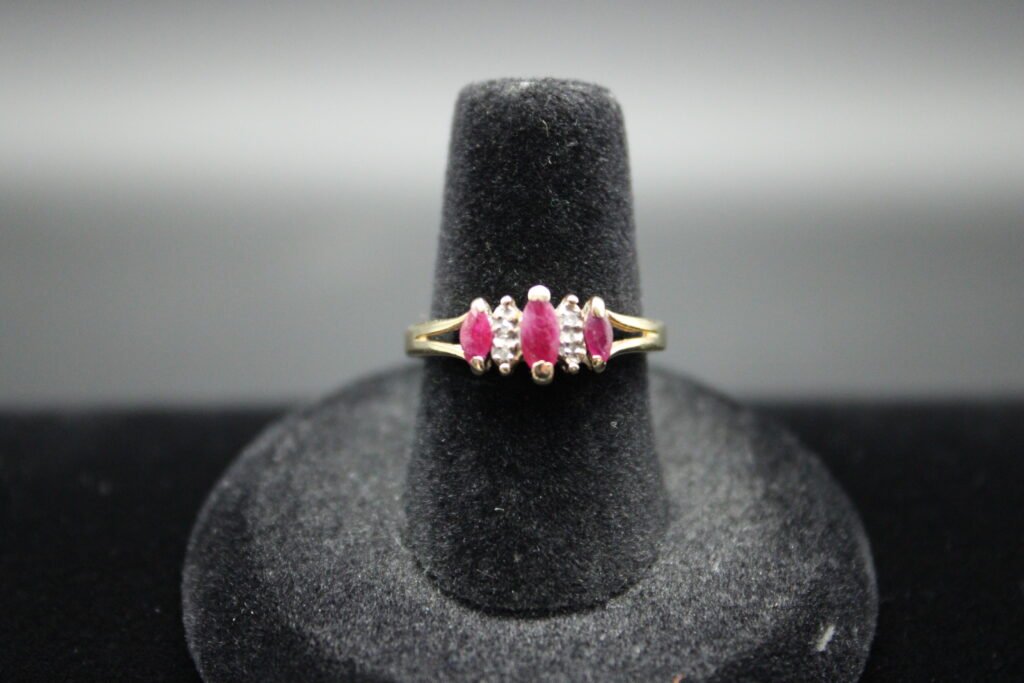 10kt Yellow Gold Ruby Diamond Ring