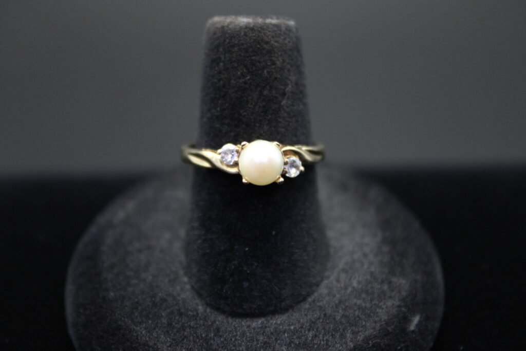 10kt Yellow Gold Pearl Ring