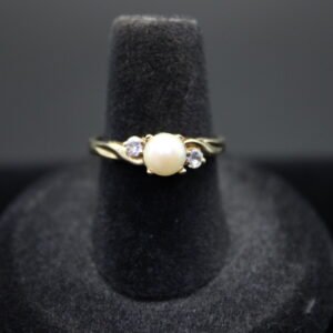 10kt Yellow Gold Pearl Ring