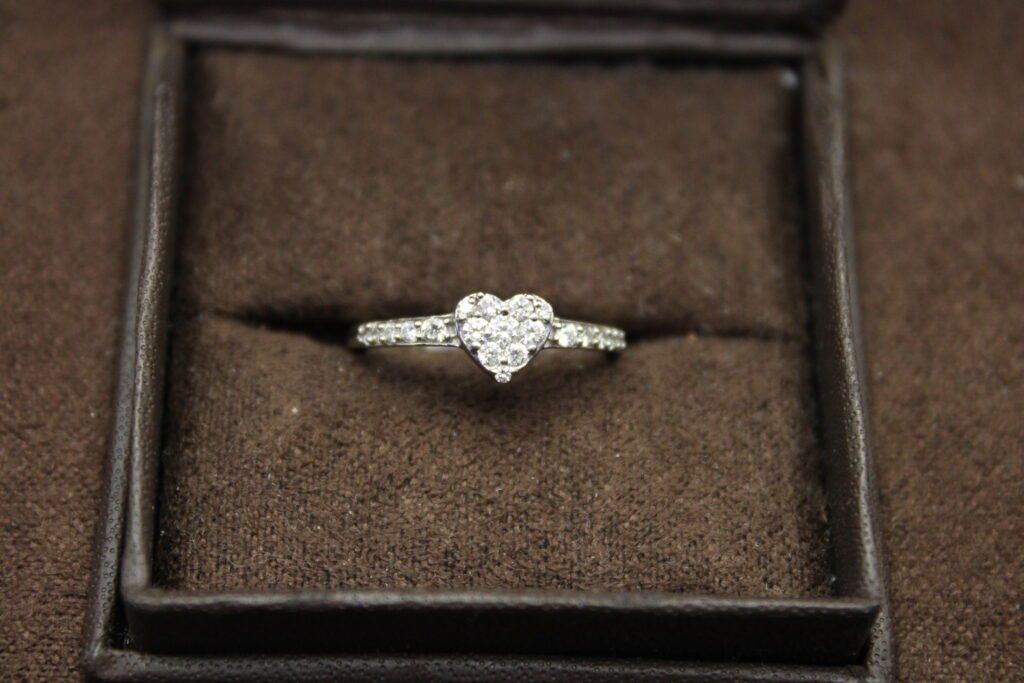 14kt White Gold Heart Diamond Ring