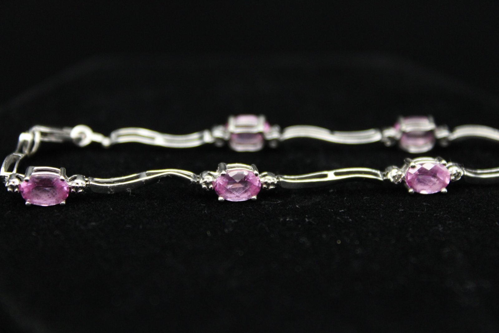10kt White Gold Pink Sapphire Oval Cut Tennis Bracelet 3 10kt White Gold Pink Sapphire Oval Cut Tennis Bracelet - Image 3