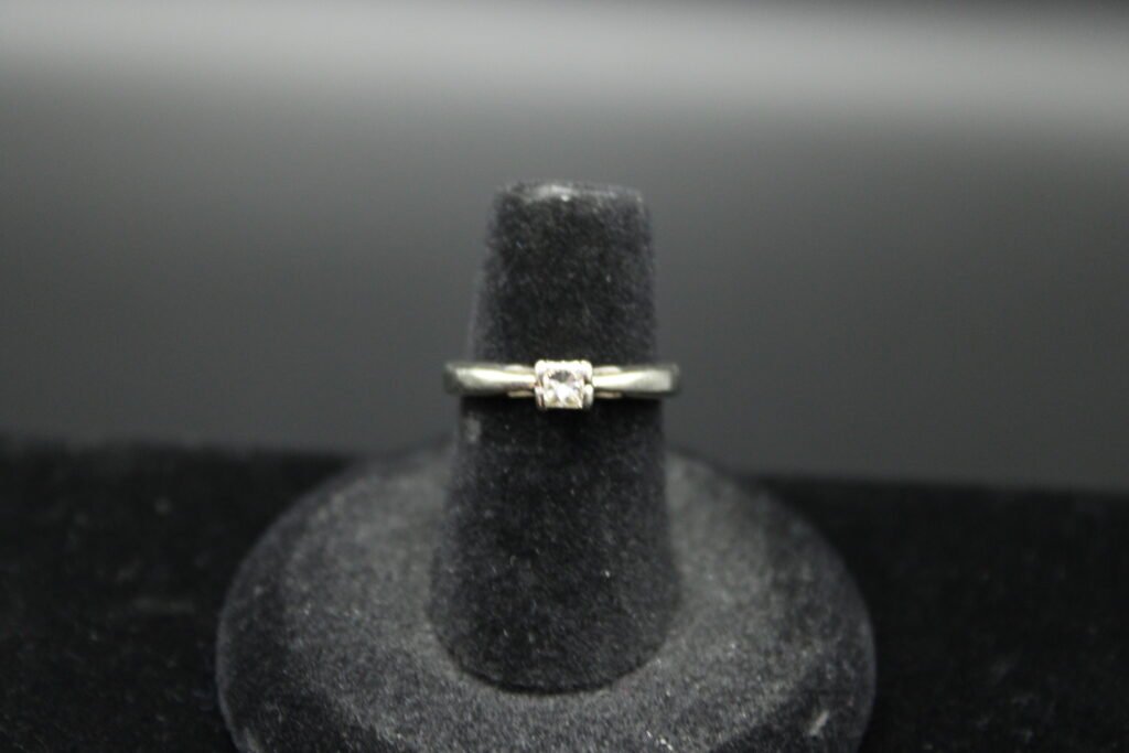 10kt White Gold Diamond Solitaire Engagement Ring