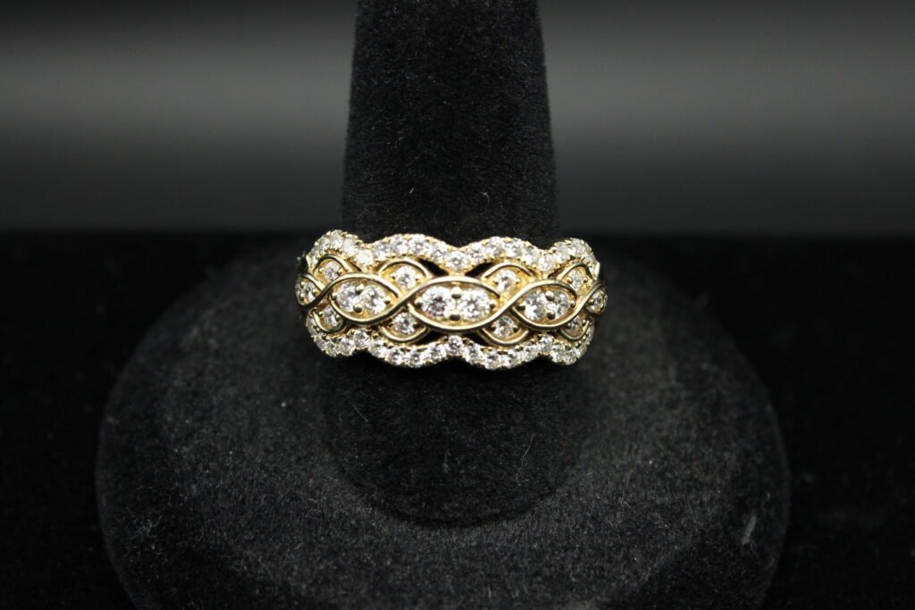 14kt Yellow Gold the Leo Diamond Round Cut Ring